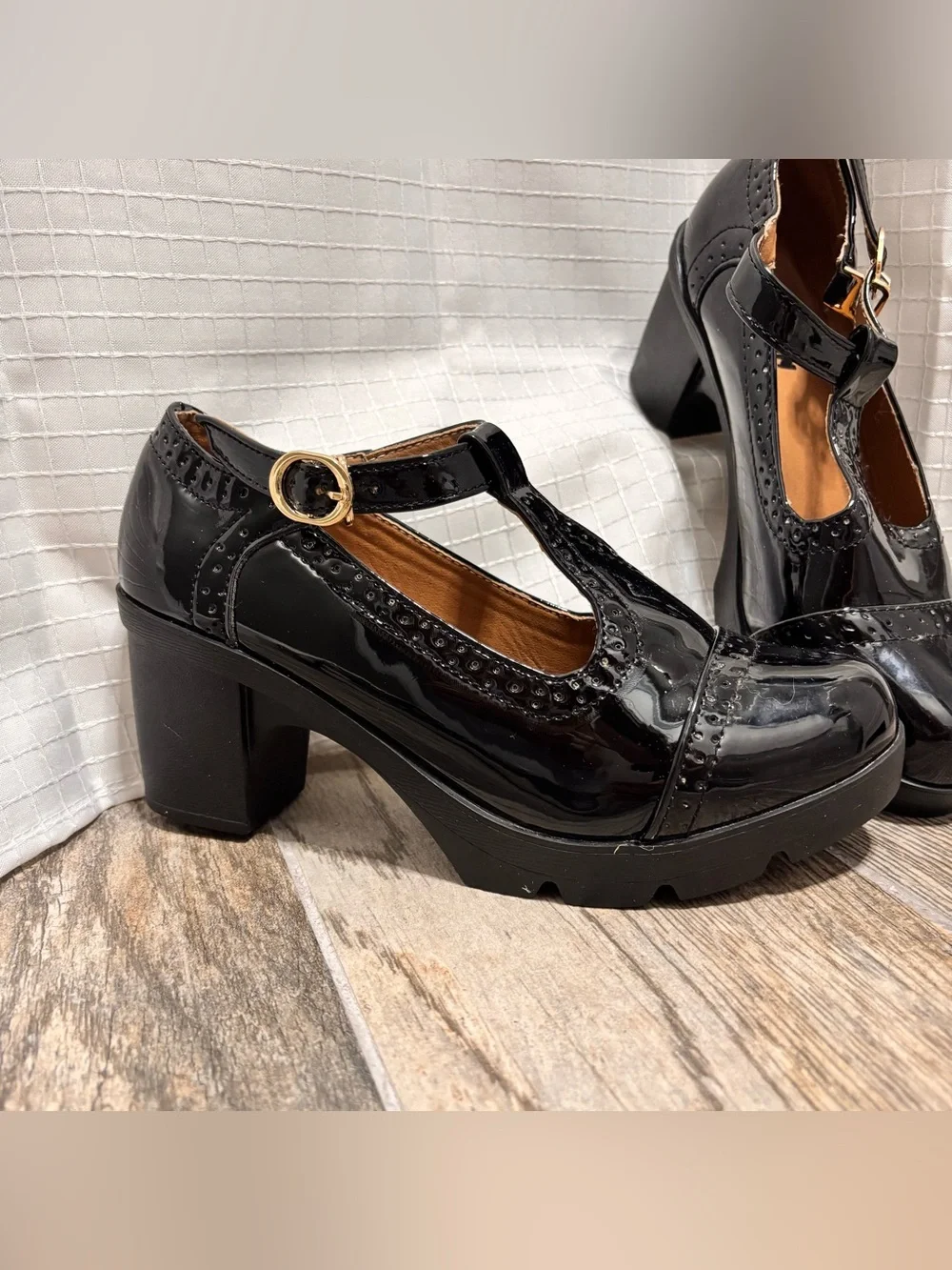 Dadawen Black Mary Jane Chunky Platform Heel T-Strap Shoe Shiny y2K Womens 8.5 - Picture 2 of 8